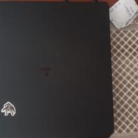 PlayStation 4 con joystick e giochi 