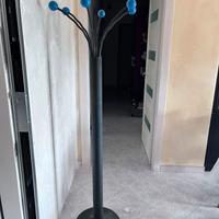 attaccapanni in ferro con pomelli in legno