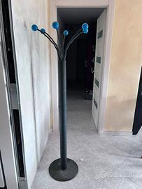 attaccapanni in ferro con pomelli in legno