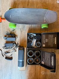 Skateboard elettrico Exway Wave Hub con accessori