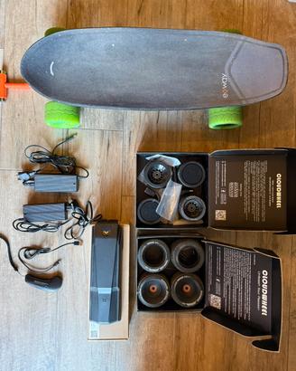Skateboard elettrico Exway Wave Hub con accessori