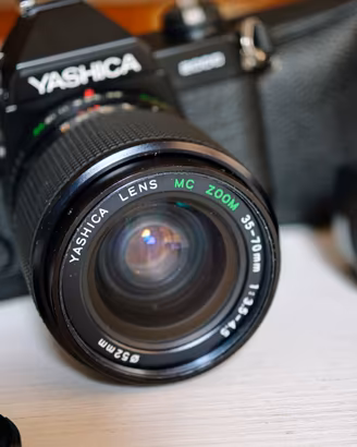 Yashica FX-3 Super 2000 + Obiettivo + Flash