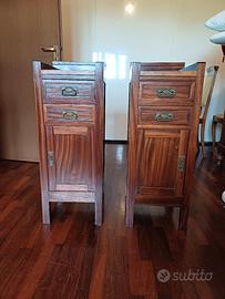 2 comodini anni '30 in noce