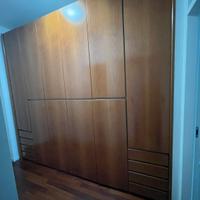 Armadio in legno pregiato naturale