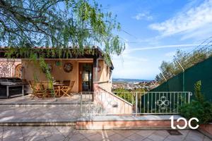 Ampia porzione immobiliare con piacevole vista mar