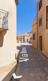 Immobile con Garage e Locale Commerciale
