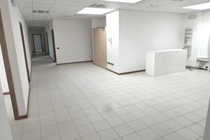 Spazioso ufficio cablato con parcheggio