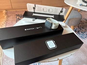 Apple Watch Series 4 Nike Edition (GPS + Cellular)