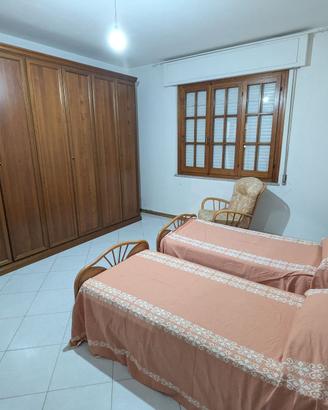 Camera da letto in noce completa