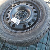 Pneumatico Continental 185 60 R15 con cerchio