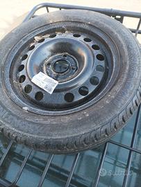 Pneumatico Continental 185 60 R15 con cerchio