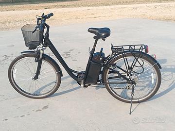 E-bike bicicletta elettrica praticamente nuova
