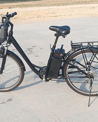 E-bike bicicletta elettrica praticamente nuova