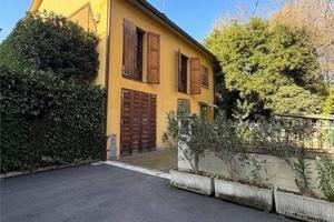 Casa indipendente di 420 m² con più di 5 locali e 