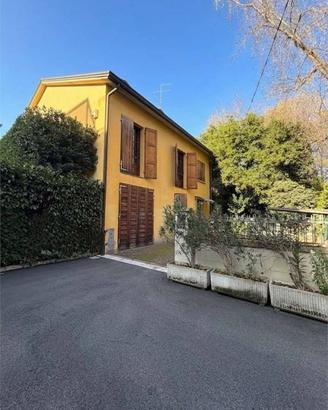 Casa indipendente di 420 m² con più di 5 locali e 