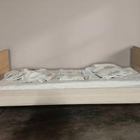 Letto per bambini con materasso e lenzuola