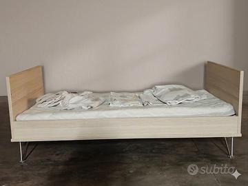 Letto per bambini con materasso e lenzuola