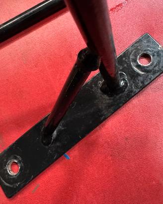N. 2 Ganci per appendere bici a muro verticali