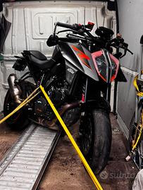 Ktm superduke 1290 incidentato