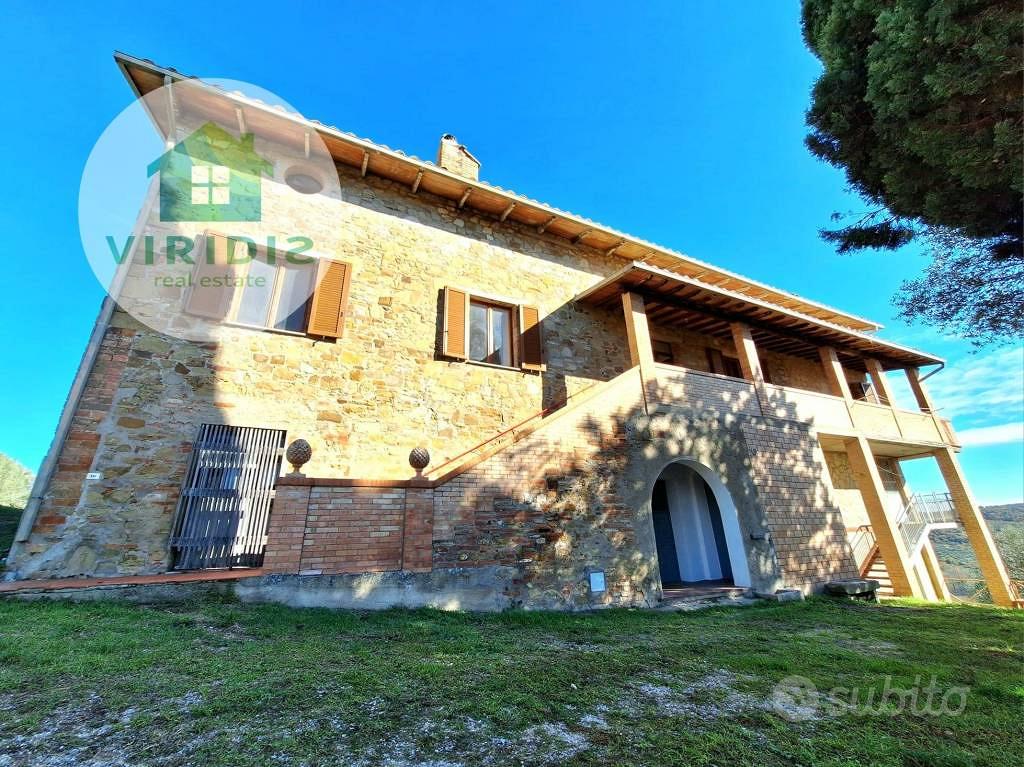 Rustico / Casale di 534 m² con più di 5 locali e b - Vista 4