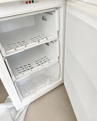 FREEZER VERTICALE BLOMBERG A+ - 3 CASSETTI - Compa