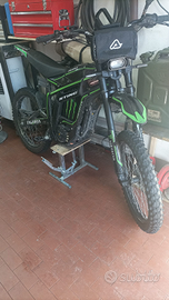 I talaria con diversi accessori