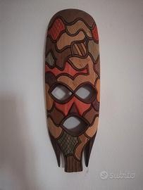 Maschera etnica in legno