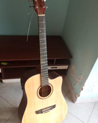 chitarra acustica  amplificata 