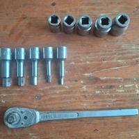 Chiave a cricca con set chiavi a bussola e brugola