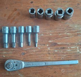 Chiave a cricca con set chiavi a bussola e brugola