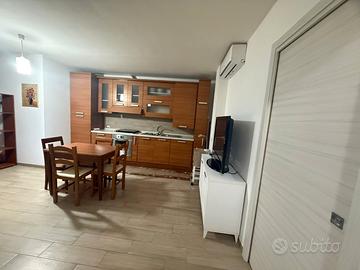 Bilocale arredato con POSTO AUTO 200 metri dall'os