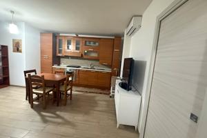 Bilocale arredato con POSTO AUTO 200 metri dall'os