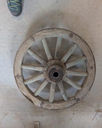 Ruote carro  in legno e ferro antiche 