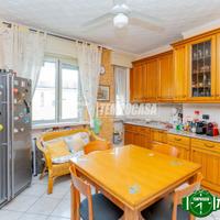 3 locali con cucina abitabile. Possibilità box.