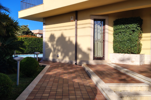 Villa con piscina arredata