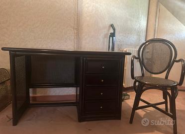 Scrivania + poltroncina