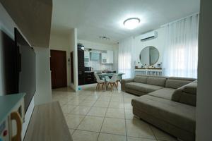 Trilocale luminoso con garage e 2 balconi