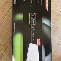 Antenna satellitare a parete