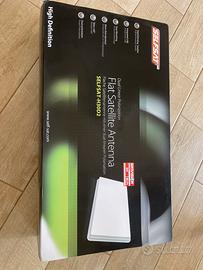 Antenna satellitare a parete