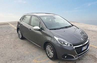 Peugeot 208 BlueHDI 100CV