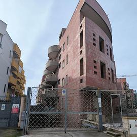 Gallipoli, box auto 24 mq - Doppio accesso