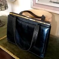 Lotto borse, cappello, guanti, stola