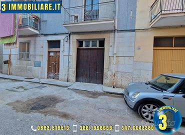 Zona barberini: locale al piano terra