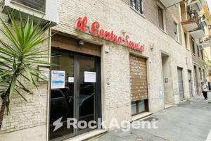 NEGOZIO BUONO STATO CON DOPPIA VETRINA - ZONA PIGN