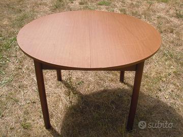 2 tavoli: rotondo allungabile e quadrato
