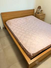 Letto matrimoniale completo di materasso