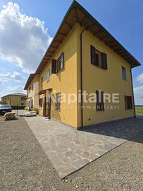 Villa di 220 m² con più di 5 locali a Castenaso