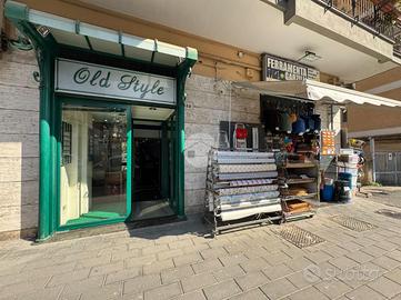 NEGOZIO A NAPOLI