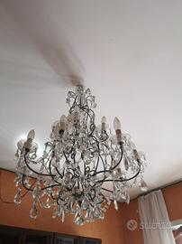 lampadario a soffitto con gocce di vetro