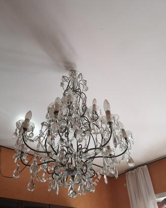 lampadario a soffitto con gocce di vetro